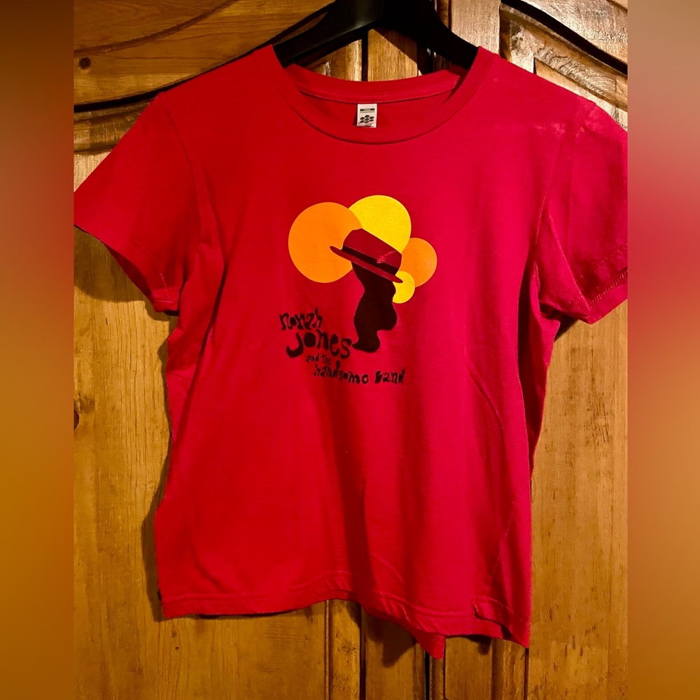 Vintage Norah Jones and the Handsome Band concert shirt  size Large measurements